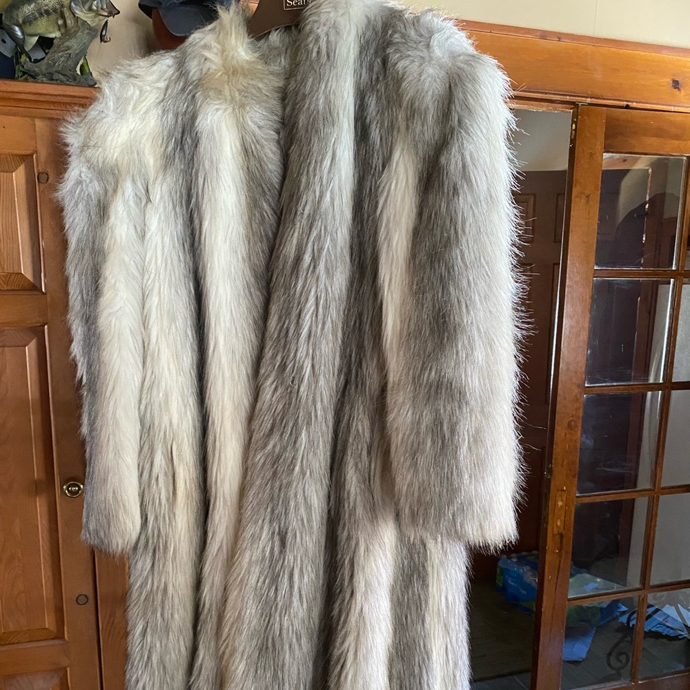 Casper long faux fur.